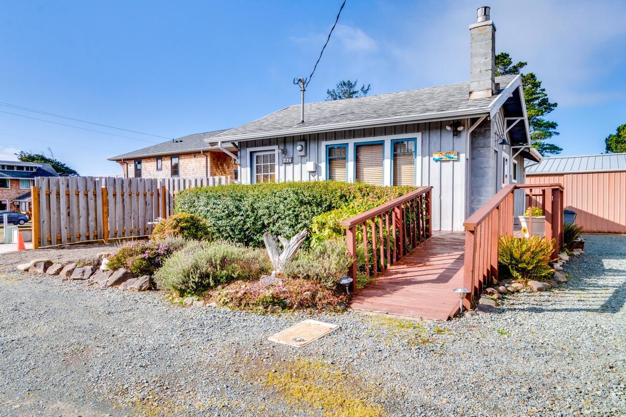 Cottage By The Sea Manzanita Exterior photo